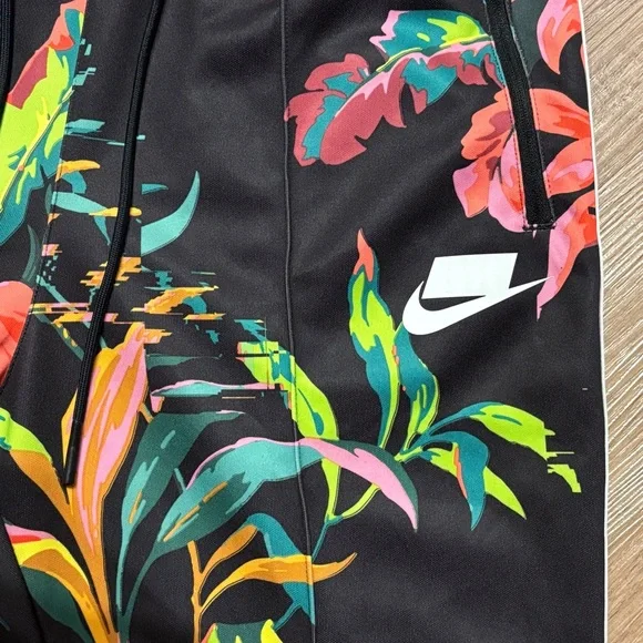 Nike Black Tropical Print Joggers - Picture 3 of 3